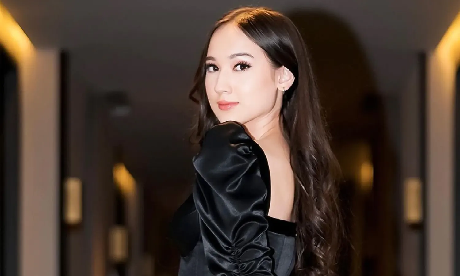 Profil dan Riwayat Hidup Laura Moane