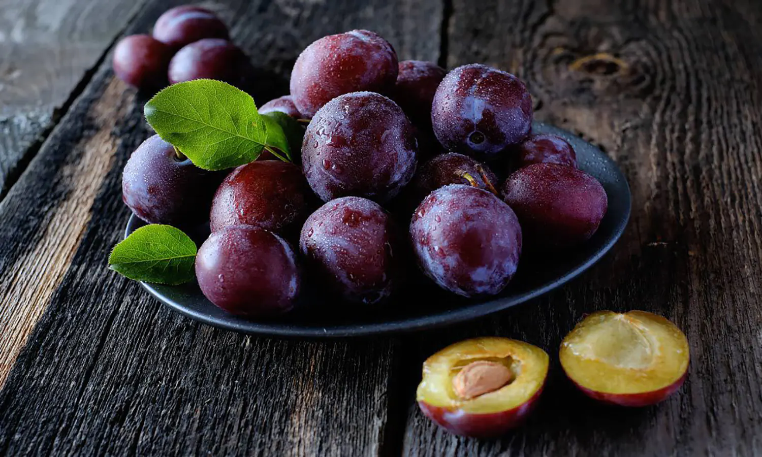15 Manfaat Buah Plum yang Jarang Diketahui, Kaya Akan Gizi