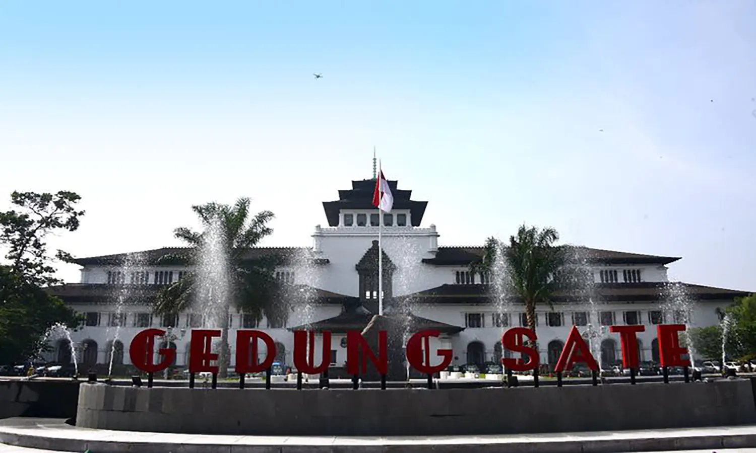 Sejarah Gedung Sate: Keindahan Arsitektur dan Kenangan yang Menjadikan Destinasi Wisata Wajib di Ban