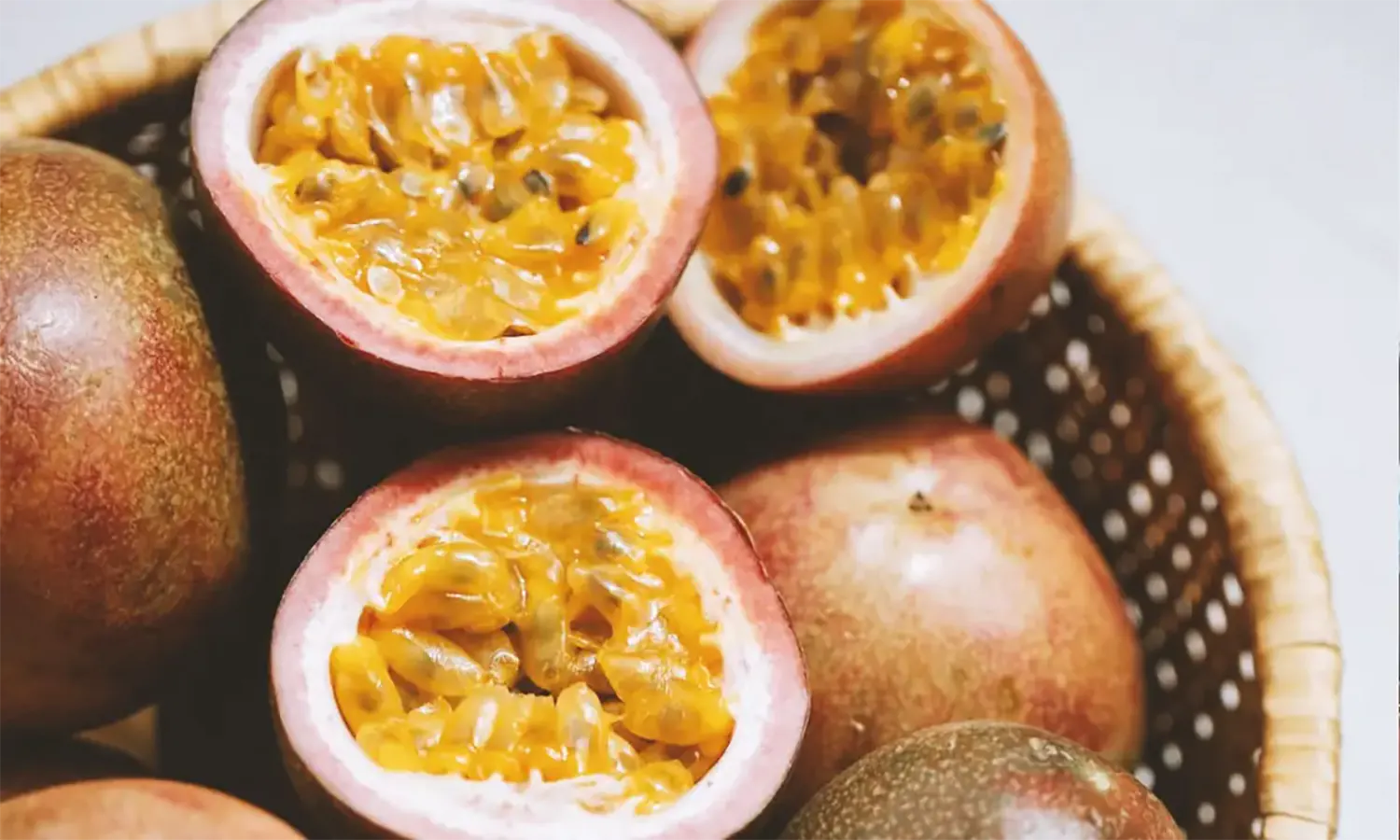 Selain Menyegarkan, Ini Dia 9 Manfaat Buah Markisa